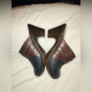Sofft like new Leigh Mules, size 6.5 M. Black/Brown Real Leather & Wood.